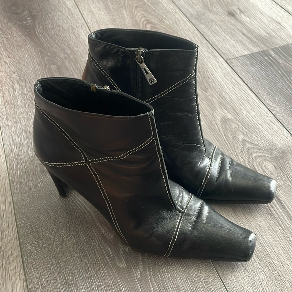 Claudia Ciuti black booties